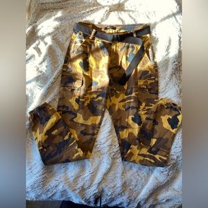 American Bazi-Los Angeles Yellow Camo Pants Joggers w Belt and Pockets Size 7/8